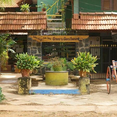 Green'S Guest House Auroville Exterior photo