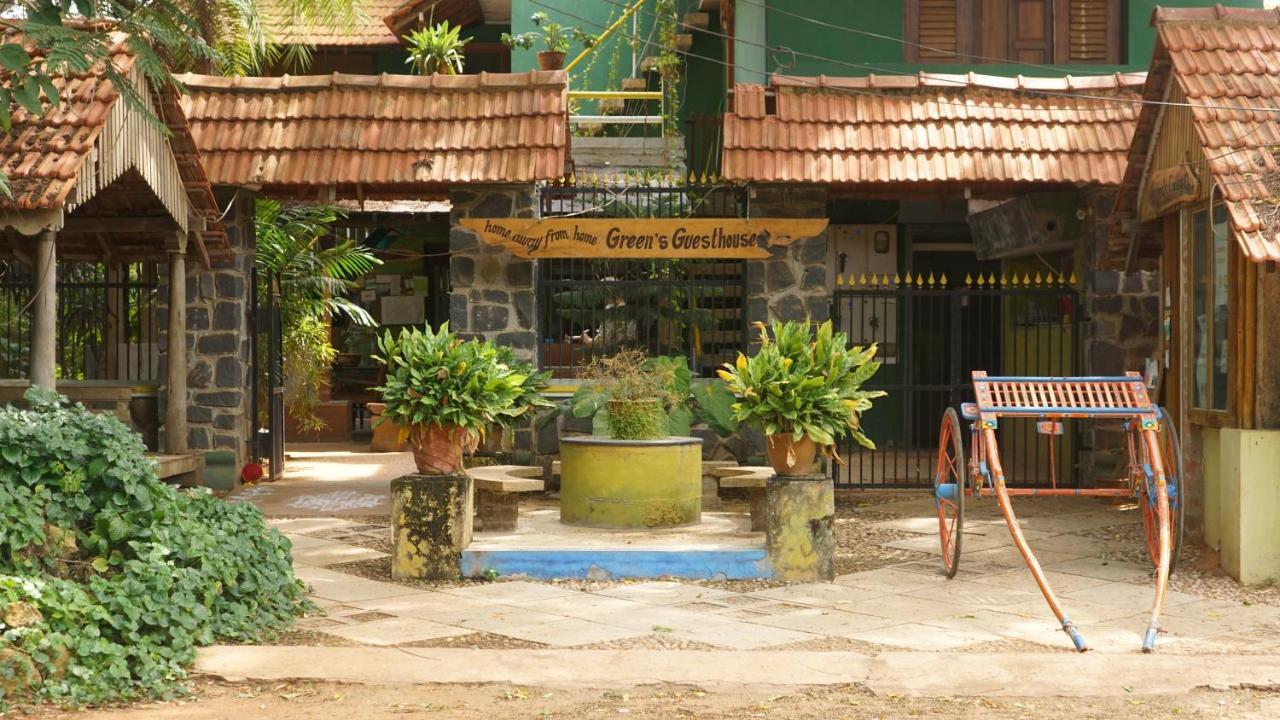 Green'S Guest House Auroville Exterior photo