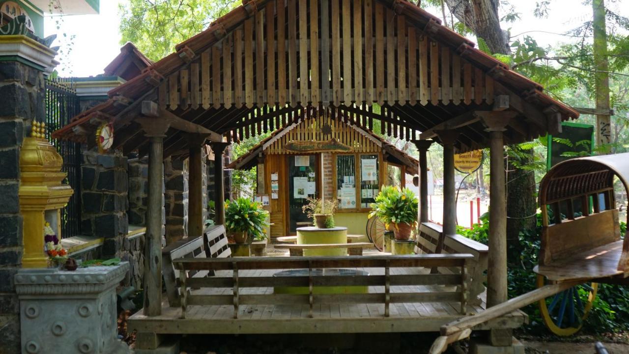 Green'S Guest House Auroville Exterior photo