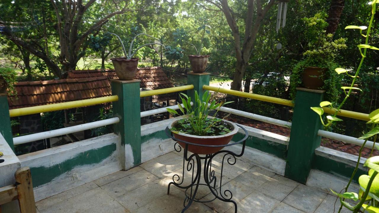 Green'S Guest House Auroville Exterior photo