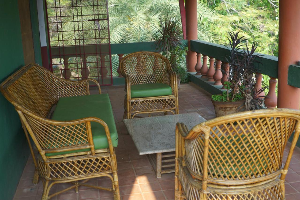 Green'S Guest House Auroville Exterior photo