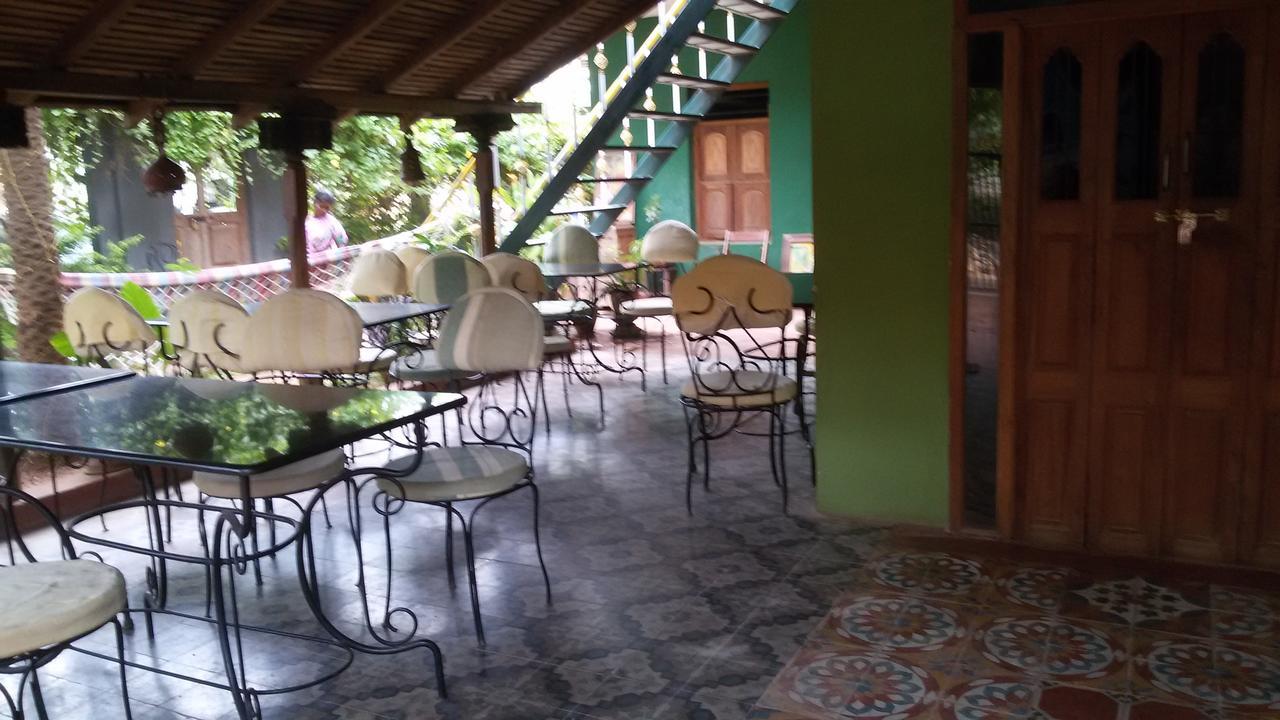 Green'S Guest House Auroville Exterior photo