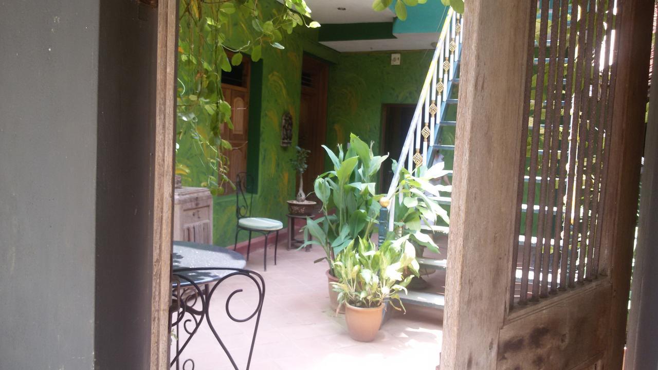 Green'S Guest House Auroville Exterior photo