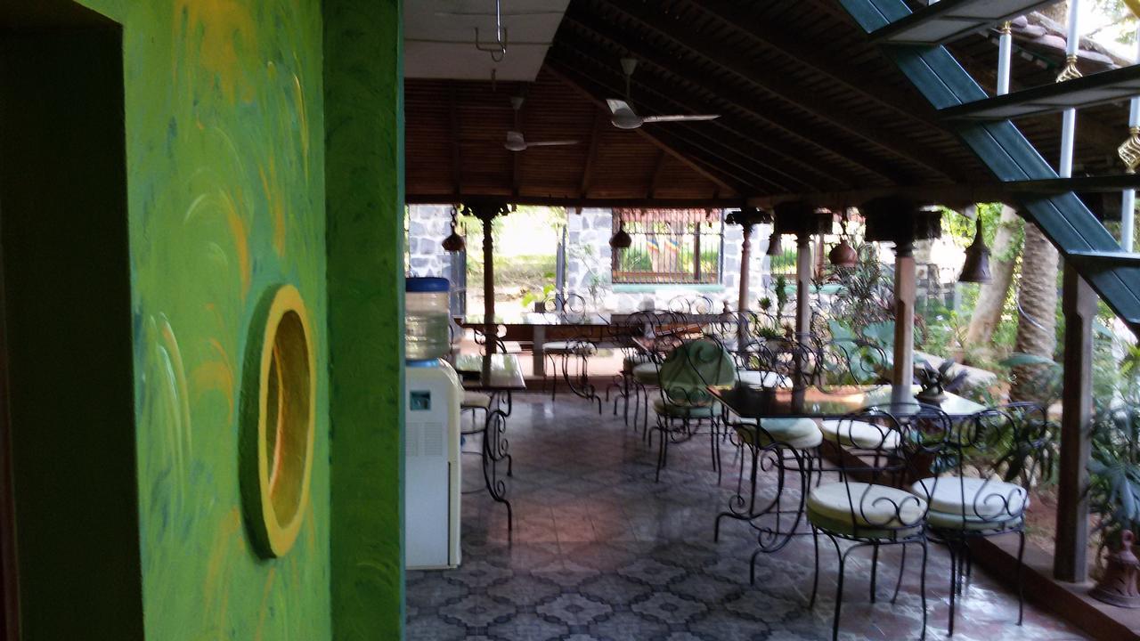 Green'S Guest House Auroville Exterior photo