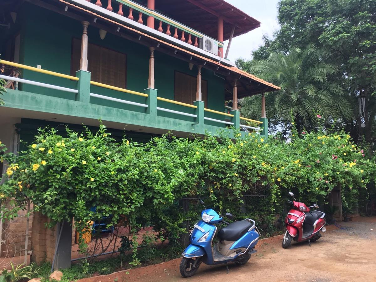 Green'S Guest House Auroville Exterior photo