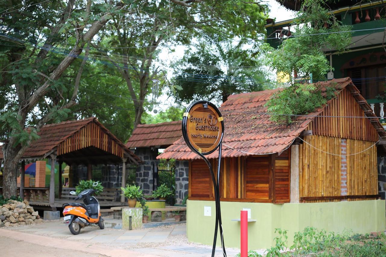Green'S Guest House Auroville Exterior photo