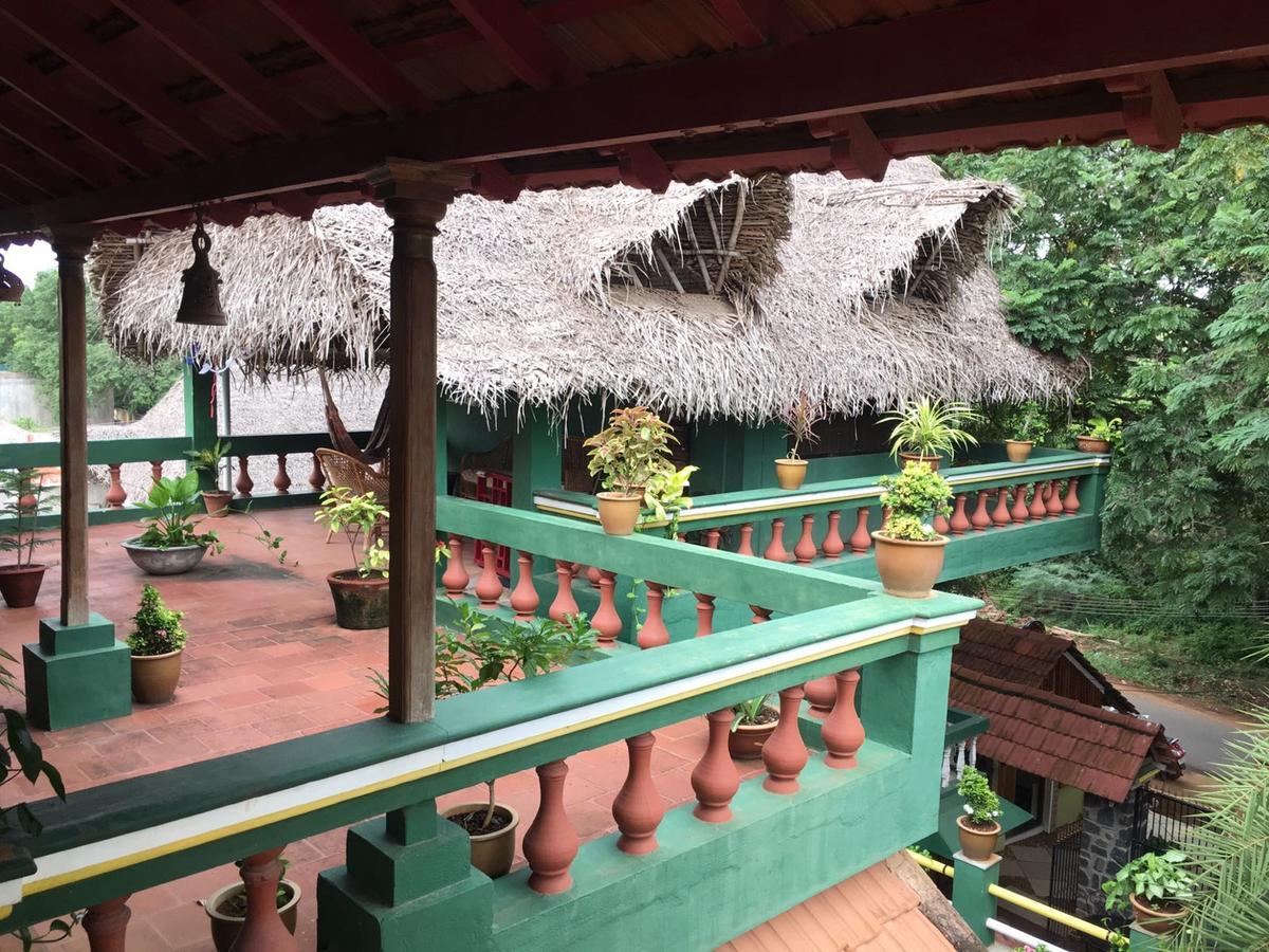 Green'S Guest House Auroville Exterior photo