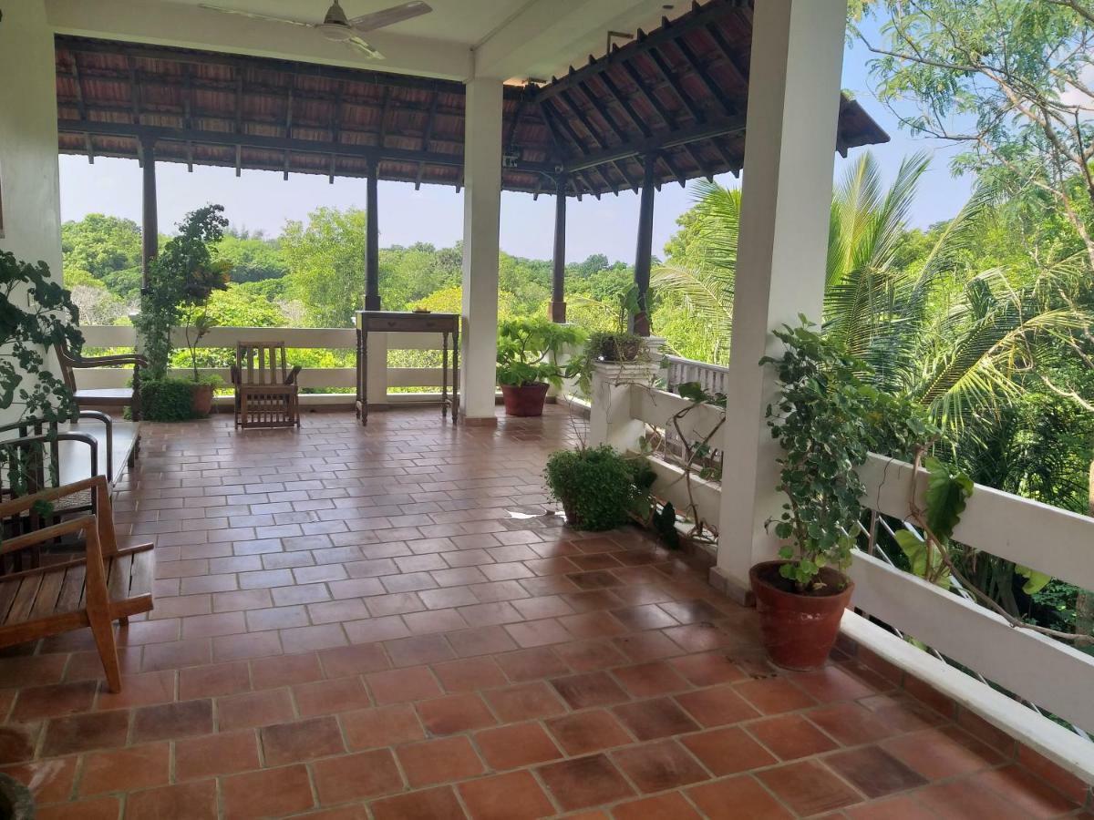 Green'S Guest House Auroville Exterior photo
